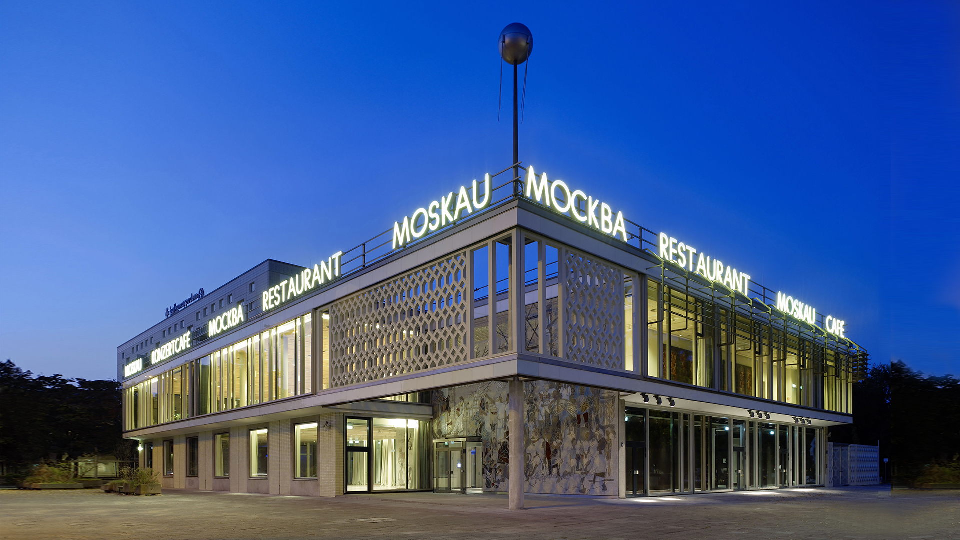 AMBION-Cafe-Moskau-01