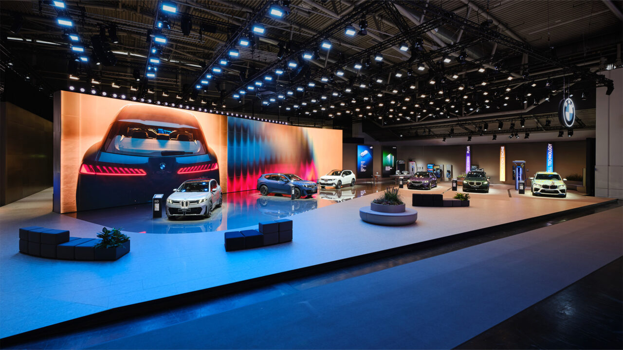 Premiere of the BMW iX3 at IAA 2025