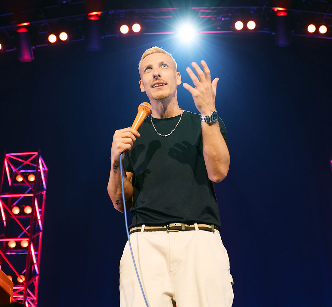Felix Lobrecht SELL OUT Tour   –  Direkt. Roh. Authentisch
